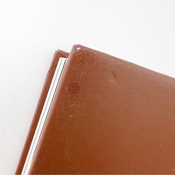 A Nation by Nation Guide to The Best World Whiskey Coffee Table Book 8 x 9.5 - Picture 10 of 16